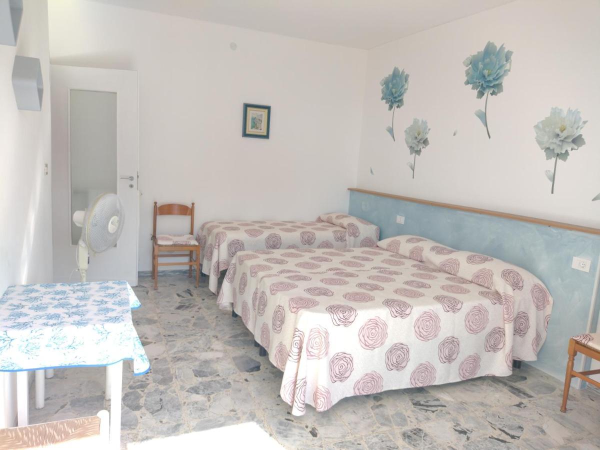 Апартаменты Casa Fronte Mare Вентимилья Экстерьер фото
