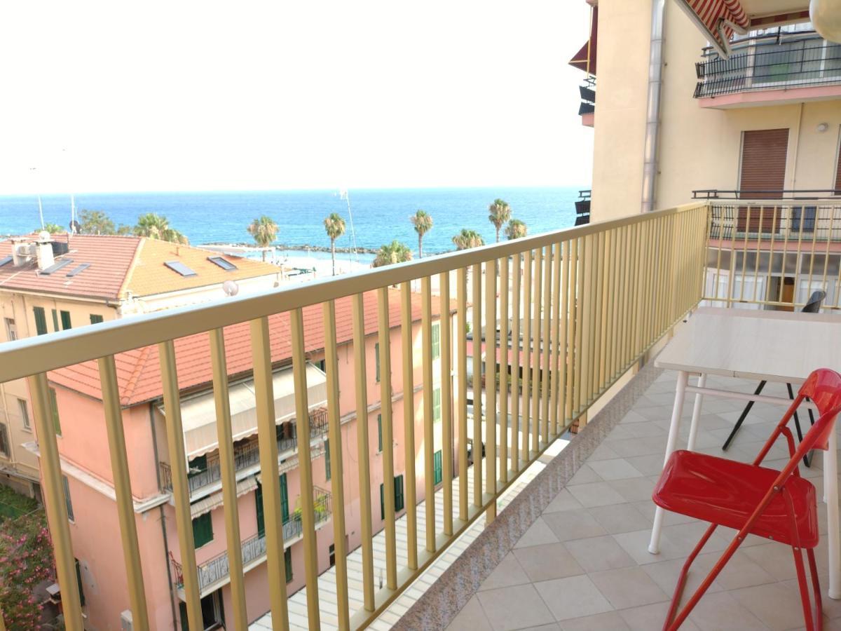 Апартаменты Casa Fronte Mare Вентимилья Экстерьер фото